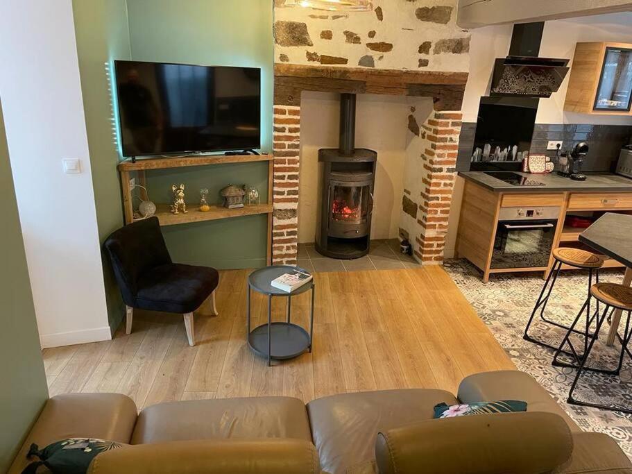 Maison De Village Avec Vue 4/5 Personnes Lou Rouchou Voutezac Екстериор снимка
